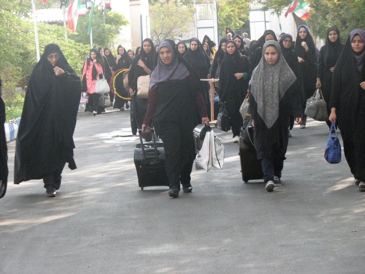 ورود دانشجو معلمان پردیس ها به محل برگزاری
