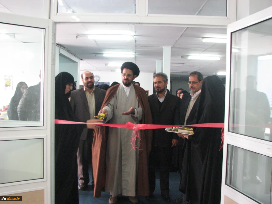 به مناسبت هفته کتاب  نمایشگاه کتاب در پردیس فاطمه الزهراا(س) برگزار شد 2