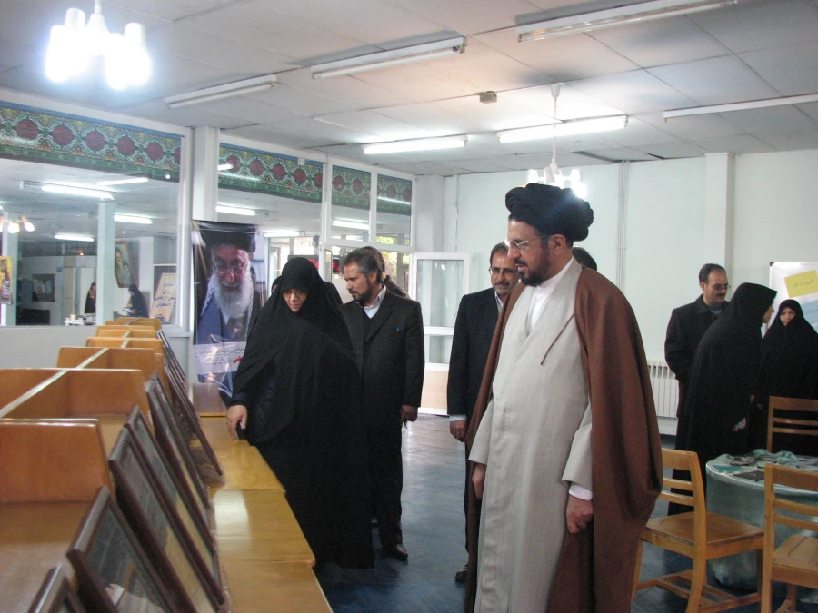 به مناسبت هفته کتاب  نمایشگاه کتاب در پردیس فاطمه الزهراا(س) برگزار شد 2