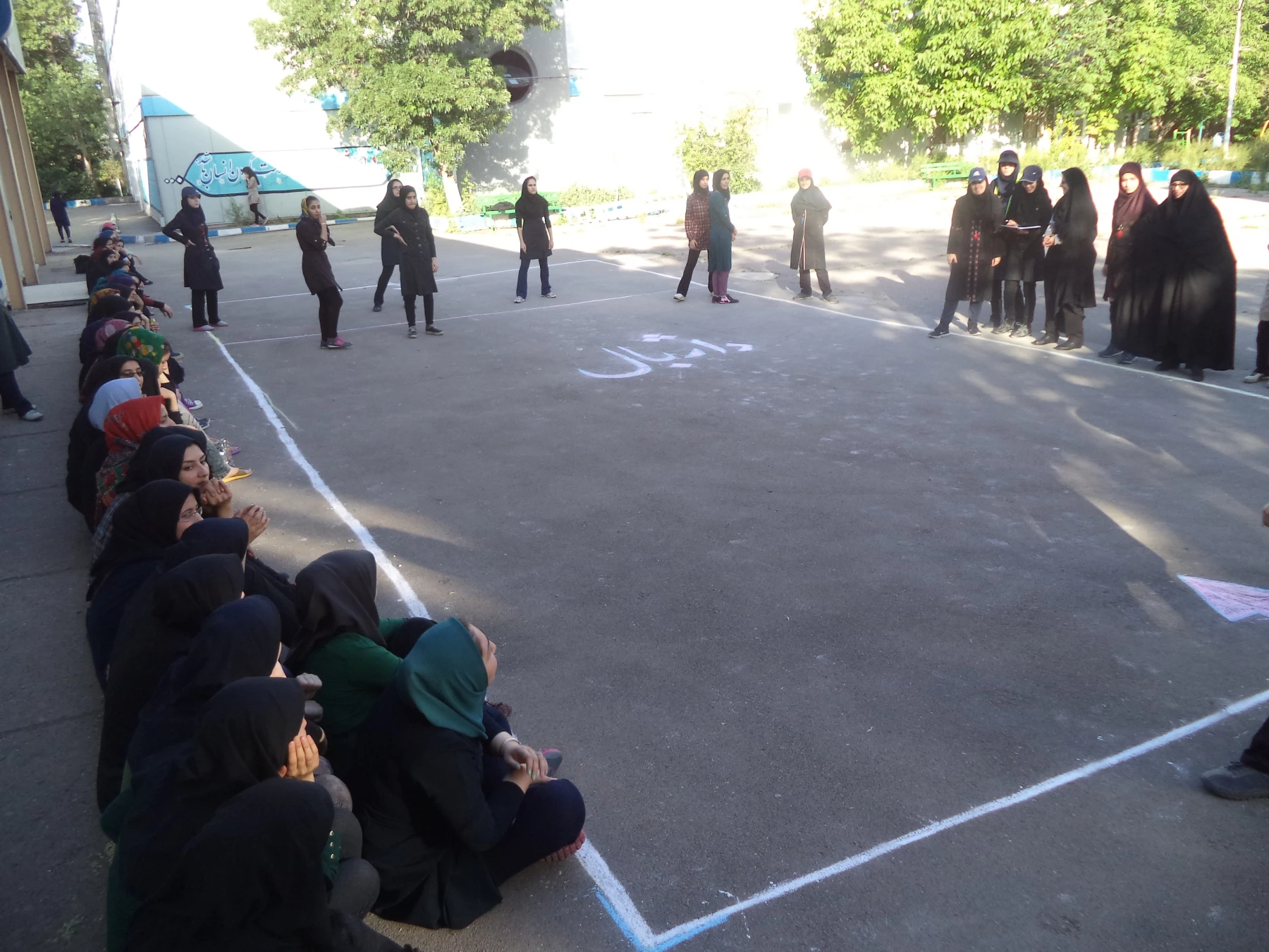 به مناسبت هفته خوابگاه ها مسابقات دانشجویی داژبال برگزار شد. 2