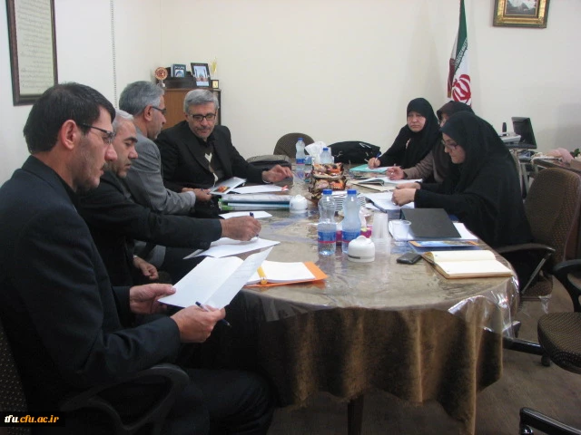 بررسی فعالیت های هفته پژوهش در جلسه کمیته پژوهشی 2