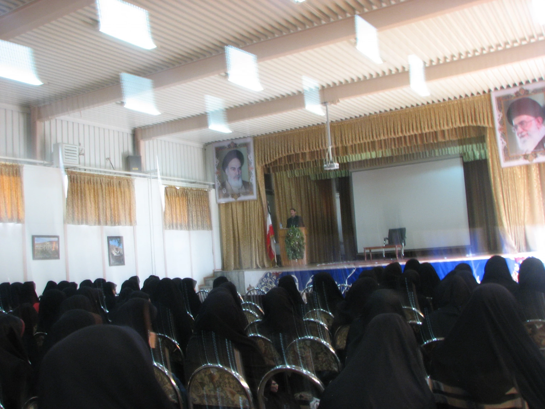 نشست بررسی  آزمون جامع علمی دانشجو معلمان برگزار شد. 4