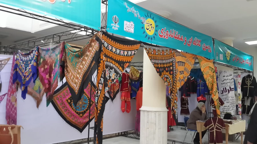 بازدید دانشجویان از دومین جشنواره استانی و بیست وهشتمین نمایشگاه کشوری مد و لباس  3