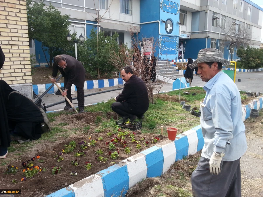 کاشت نهال در فضای سبز پردیس فاطمه الزهرا(س) به مناسبت روز درختکاری  2