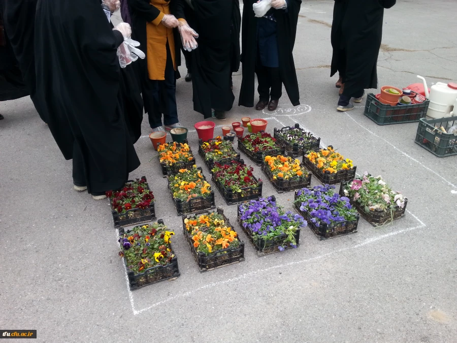 کاشت نهال در فضای سبز پردیس فاطمه الزهرا(س) به مناسبت روز درختکاری  2