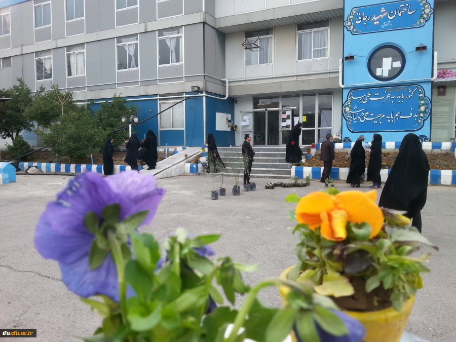 کاشت نهال در فضای سبز پردیس فاطمه الزهرا(س) به مناسبت روز درختکاری 2