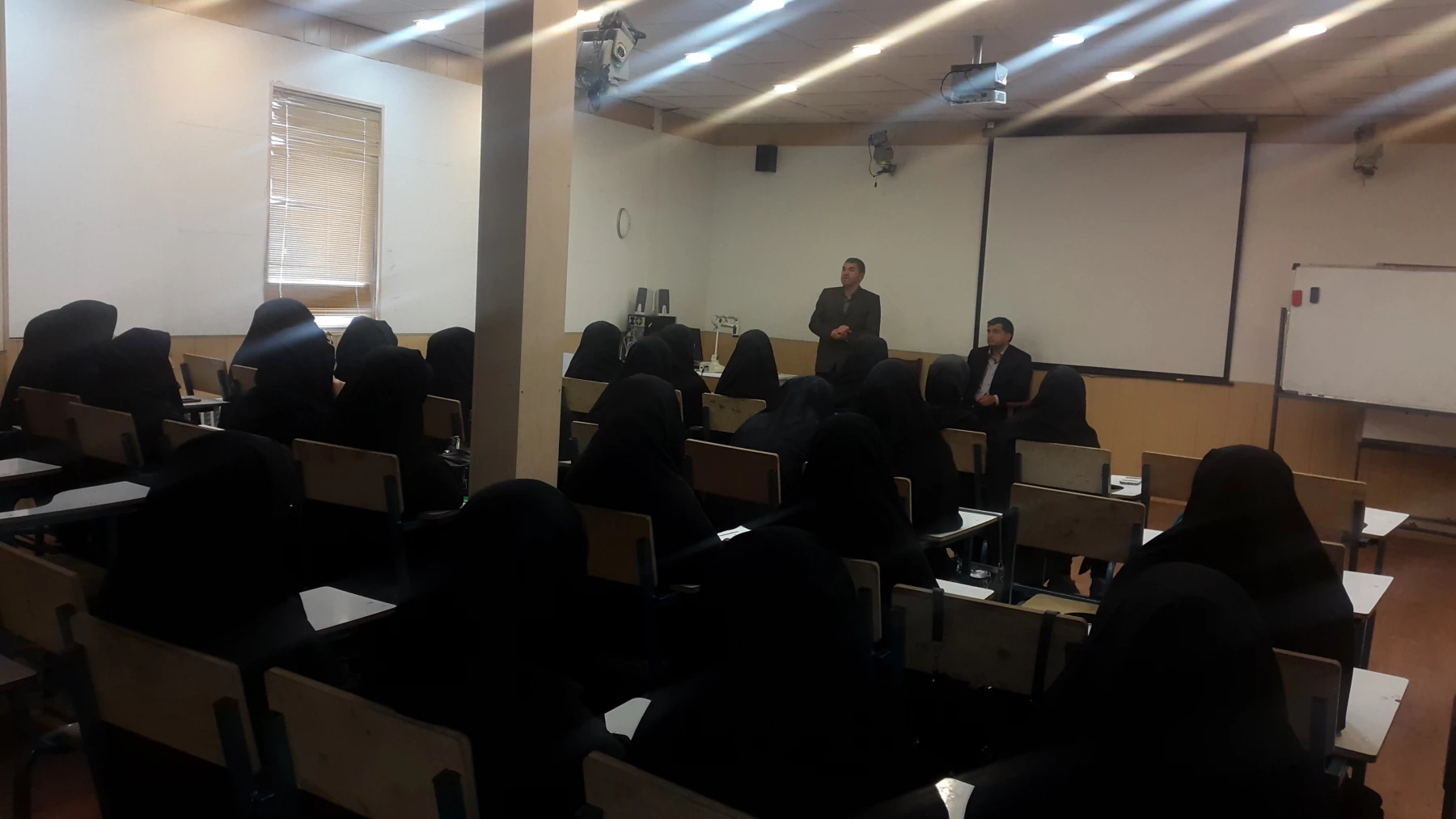 نشست دانشجویان رشته مشاوره با معاون پرورشی اداره کل آموزش و پرورش استان  2