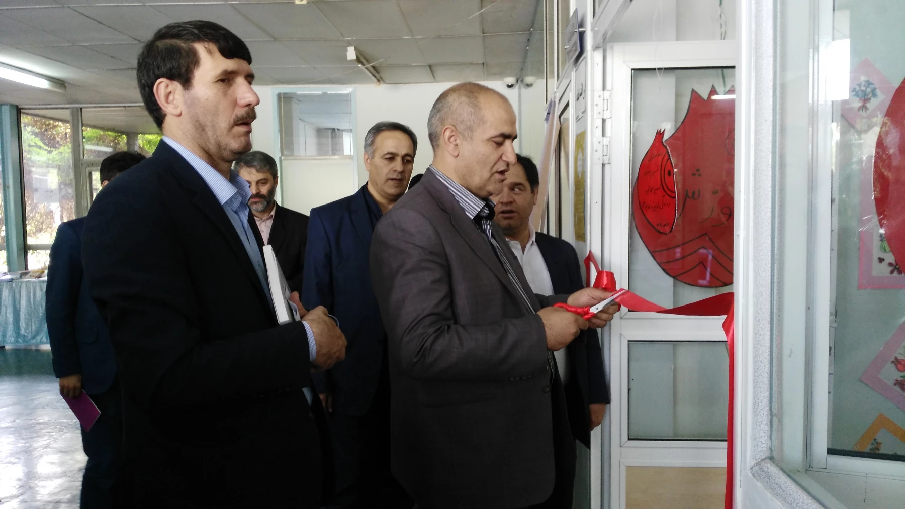 برپایی نمایشگاهی از دست سازه های علمی و هنری دانشجو معلمان پردیس فاطمه الزهرا(س) 2