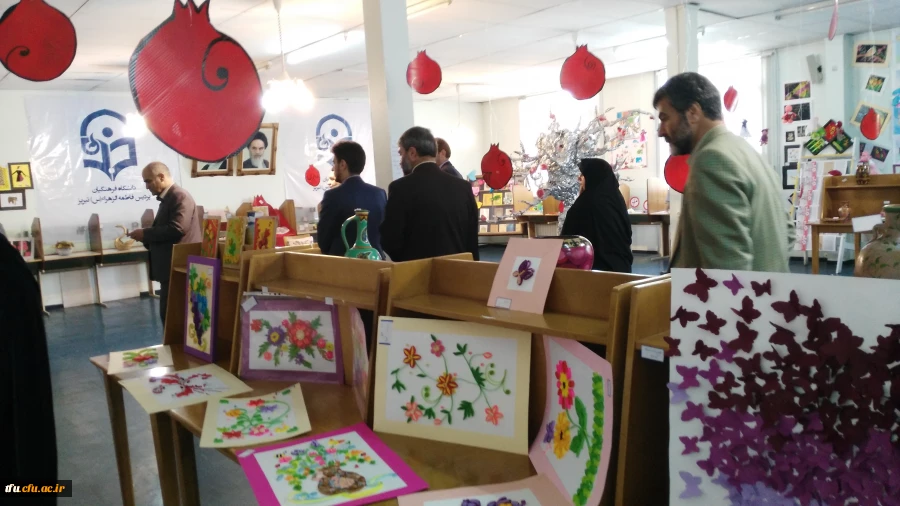 برپایی نمایشگاهی از دست سازه های علمی و هنری دانشجو معلمان پردیس فاطمه الزهرا(س) 2