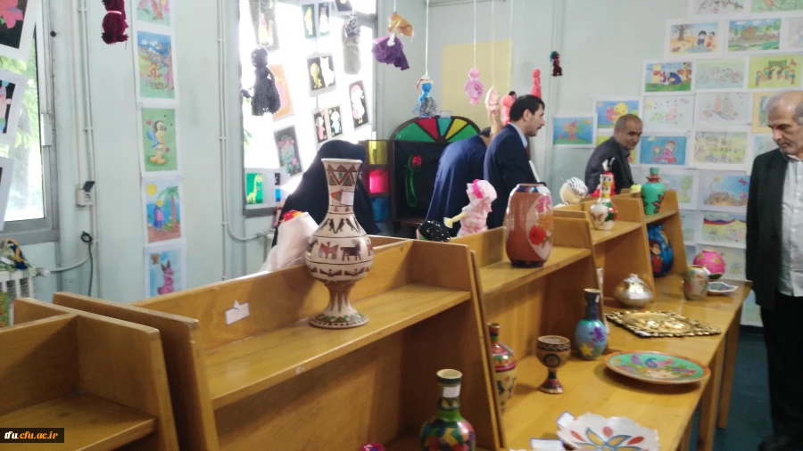 برپایی نمایشگاهی از دست سازه های علمی و هنری دانشجو معلمان پردیس فاطمه الزهرا(س) 2
