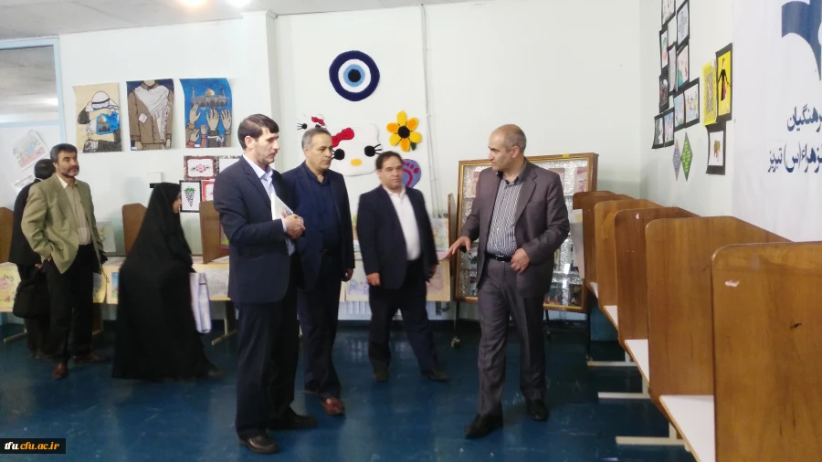 برپایی نمایشگاهی از دست سازه های علمی و هنری دانشجو معلمان پردیس فاطمه الزهرا(س) 2