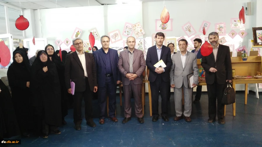 برپایی نمایشگاهی از دست سازه های علمی و هنری دانشجو معلمان پردیس فاطمه الزهرا(س) 2