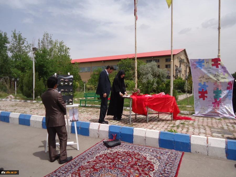 به مناسبت دومین روز هفته ی خوابگاه ها 
کارگاه نقاشی با موضوع نقاشی های طنز از دوران دانشجویی برگزار شد. 4
