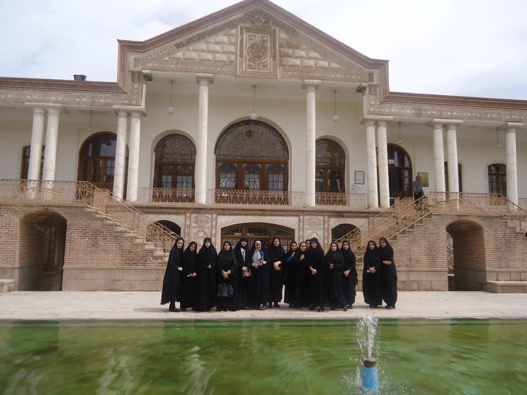 به مناسبت هفته خوابگاهها
بازدید دانشجویان از موزه قاجار، مقبره الشعرا وزیارت امامزاده سید حمزه  6