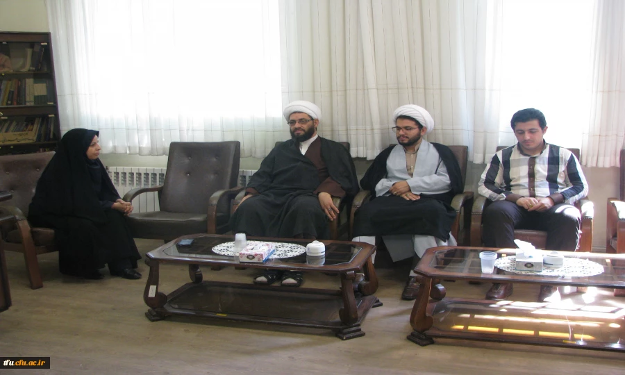 نشست  سرکارخانم دکتر باقری سرپرست پردیس فاطمه الزهرا(س)  با حجت الاسلام والمسلمین جلیلی مسئول نهاد رهبری دانشگاه فرهنگیان استان 2