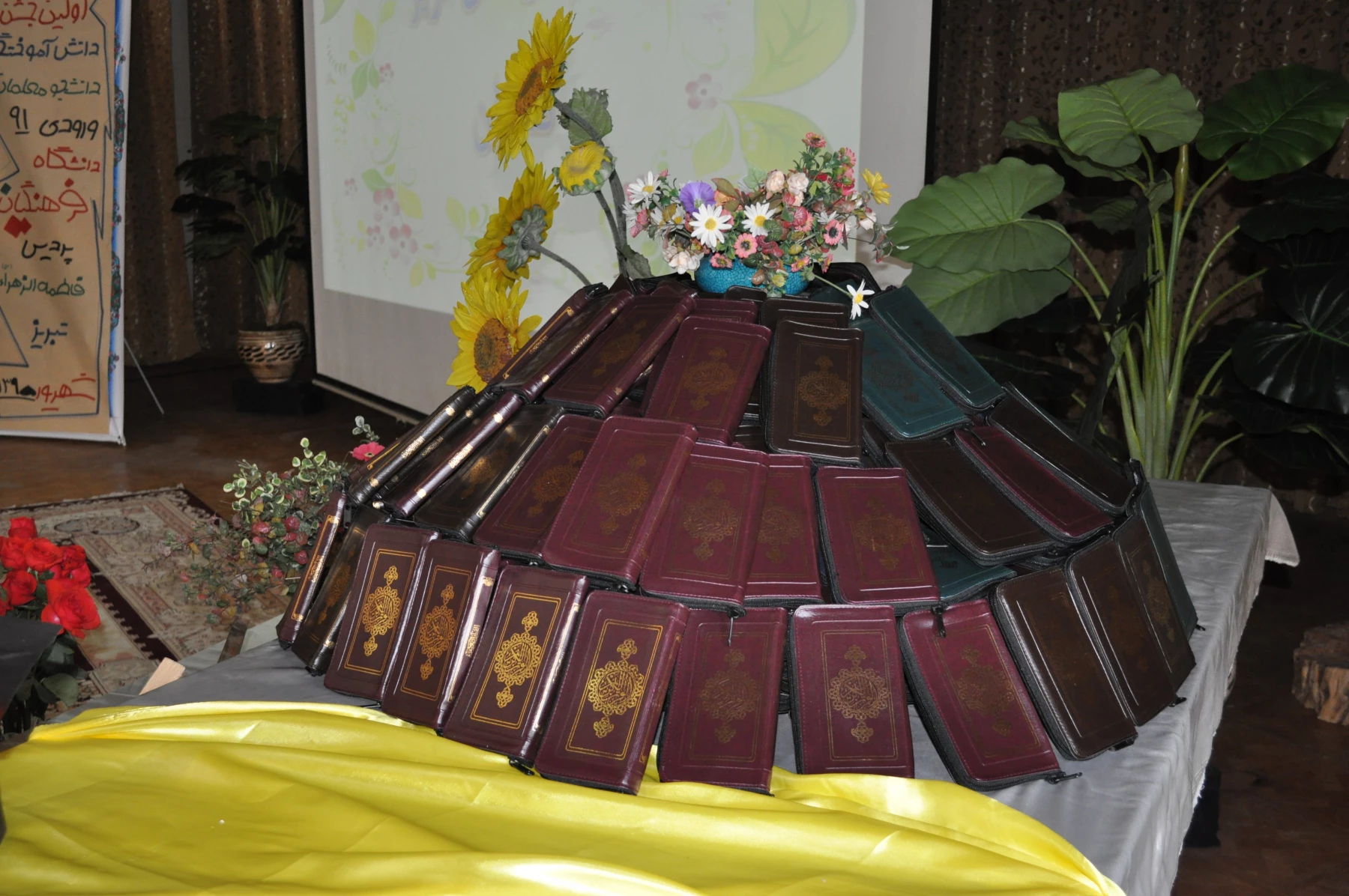 جشن فارغ التحصیلی دانشجویان ورودی سال 91 پردیس فاطمه الزهرا(س) برگزار شد. 2