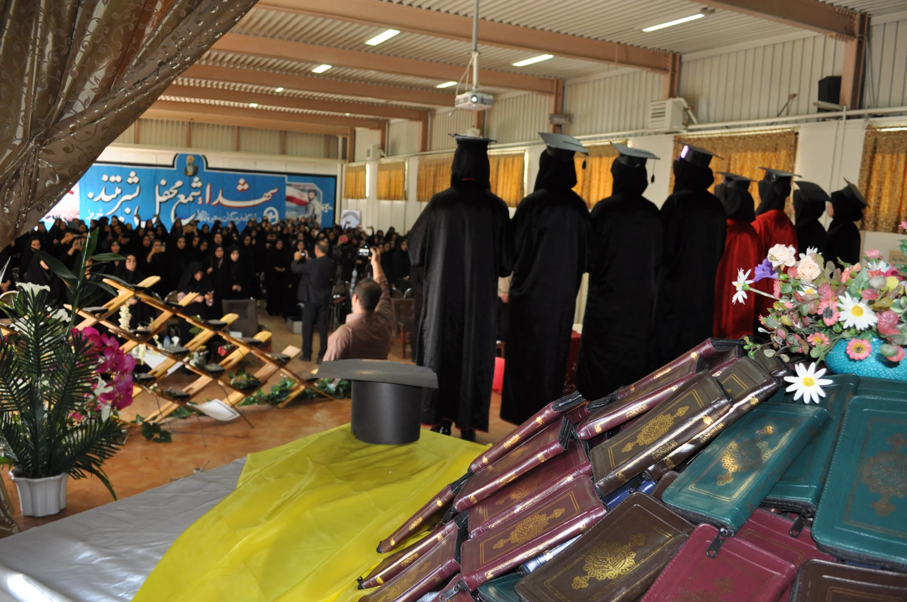 جشن فارغ التحصیلی دانشجویان ورودی سال 91 پردیس فاطمه الزهرا(س) برگزار شد. 2