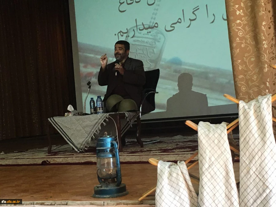 به مناسبت هفته دفاع مقدس و آغاز سال تحصیلی 96-95 همایش "کوچه ی آشتی کنان با شهدا" برگزار شد. 2