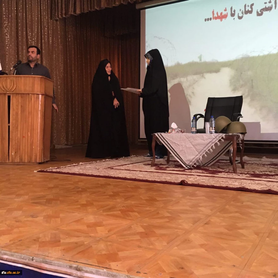 به مناسبت هفته دفاع مقدس و آغاز سال تحصیلی 96-95 همایش "کوچه ی آشتی کنان با شهدا" برگزار شد. 3