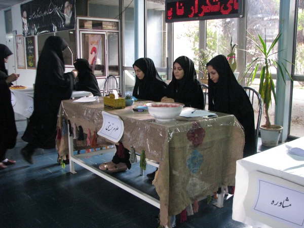 انتخابات شورای صنفی پردیس همراه با کانون ها و انجمن های فرهنگی در پردیس فاطمه الزهرا(س) برگزار شد.