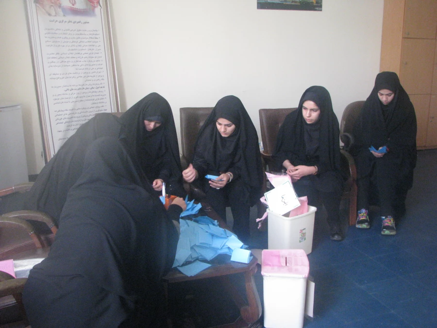 انتخابات شورای صنفی پردیس همراه با کانون ها و انجمن های فرهنگی در پردیس فاطمه الزهرا(س) برگزار شد.