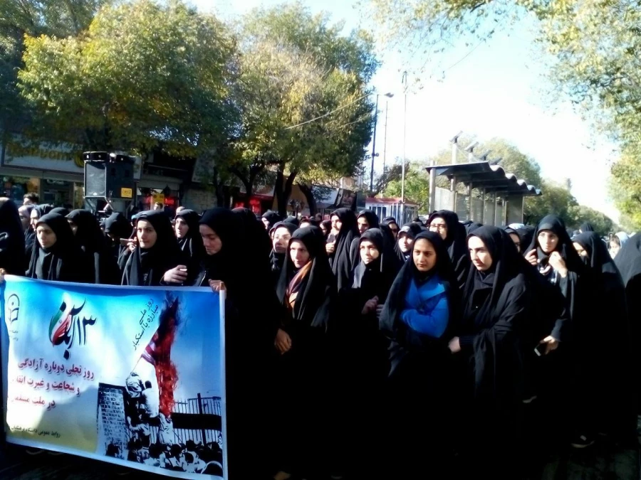 راهپیمایی پرشکوه دانشجویان پردیس فاطمه الزهرا(س)