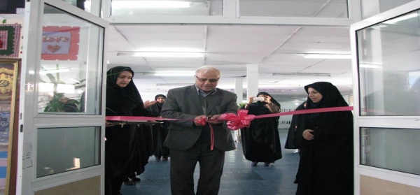 برگزاری نمایشگاهی از آثار و دست سازه های دانشجویان به مناسبت هفته پژوهش  2