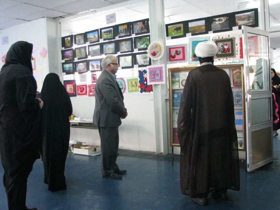 برگزاری نمایشگاهی از آثار و دست سازه های دانشجویان به مناسبت هفته پژوهش