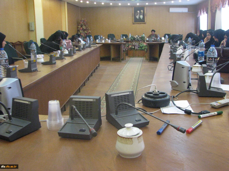 کرسی آزاد اندیشی با موضوع نفوذ پذیری  و نفوذپذیران