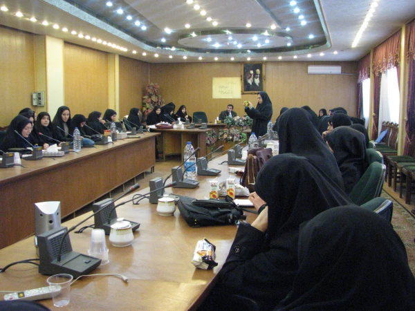 کرسی آزاد اندیشی با موضوع نفوذ پذیری  و نفوذپذیران