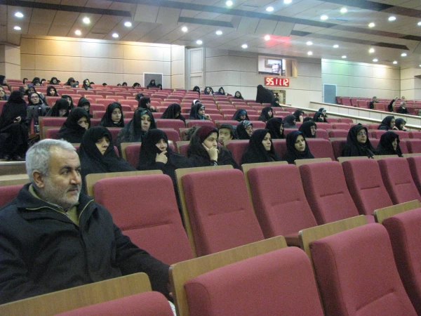 حضور جمعی از کارکنان پردیس فاطمه الزهرا(س) در همایش تجدید میثاق با آرمان های امام راحل