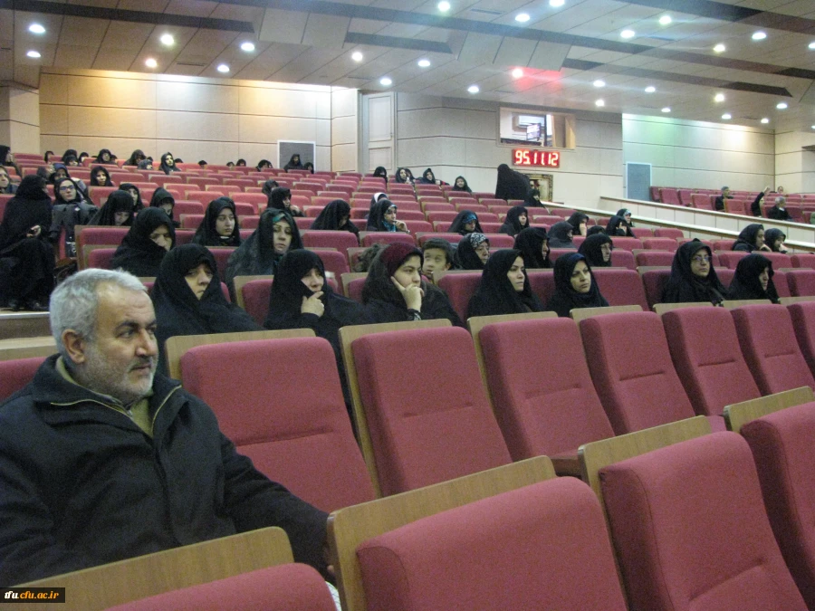 حضور جمعی از کارکنان پردیس فاطمه الزهرا(س) در همایش تجدید میثاق با آرمان های امام راحل