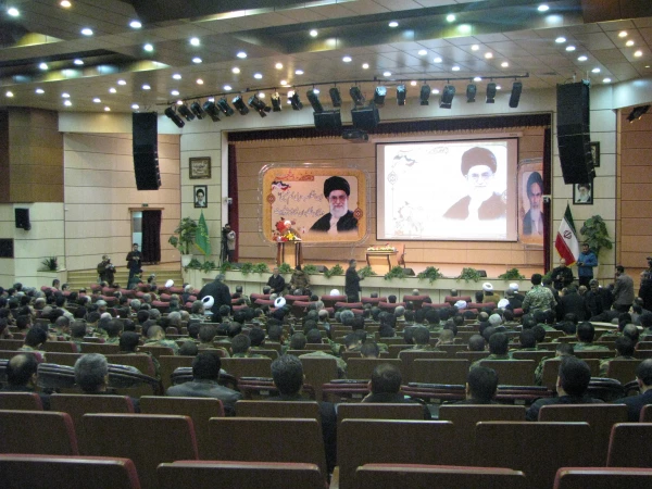 حضور جمعی از کارکنان پردیس فاطمه الزهرا(س) در همایش تجدید میثاق با آرمان های امام راحل