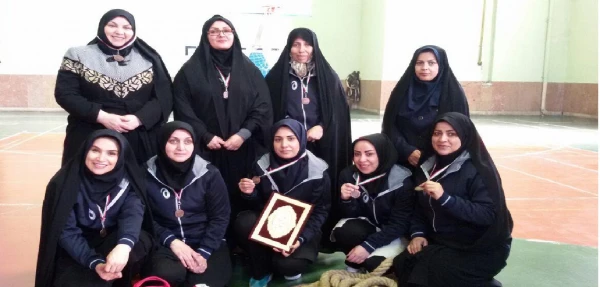 کسب مقام سوم پردیس فاطمه الزهرا(س) درمسابقات طناب کشی بانوان کارکنان دولت  2