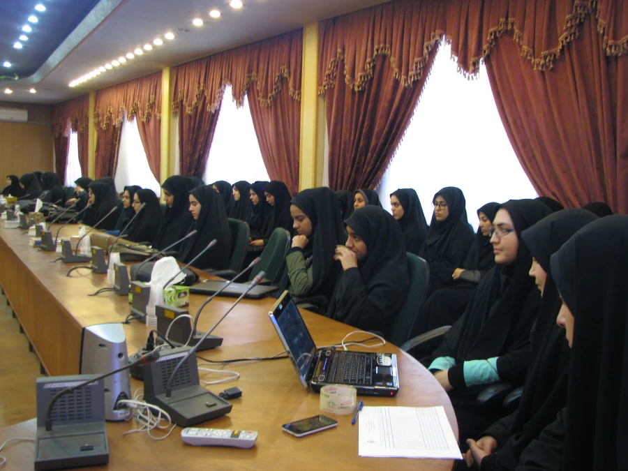 گرامی داشت روز ملی فن آوری هسته ای در پردیس فاطمه الزهرا(س)