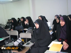 مراسم اهداء گل و شیرینی سرپرست پردیس فاطمه الزهرا(س) به دانشجومعلمان در اولین روز هفته آموزش