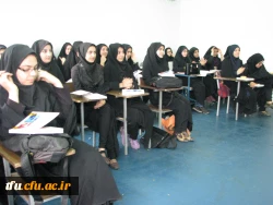 مراسم اهداء گل و شیرینی سرپرست پردیس فاطمه الزهرا(س) به دانشجومعلمان در اولین روز هفته آموزش