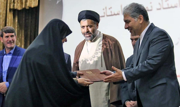 تجلیل از اساتید دانشگاه فرهنگیان آذربایجان شرقی در مراسم بزرگداشت روز معلم