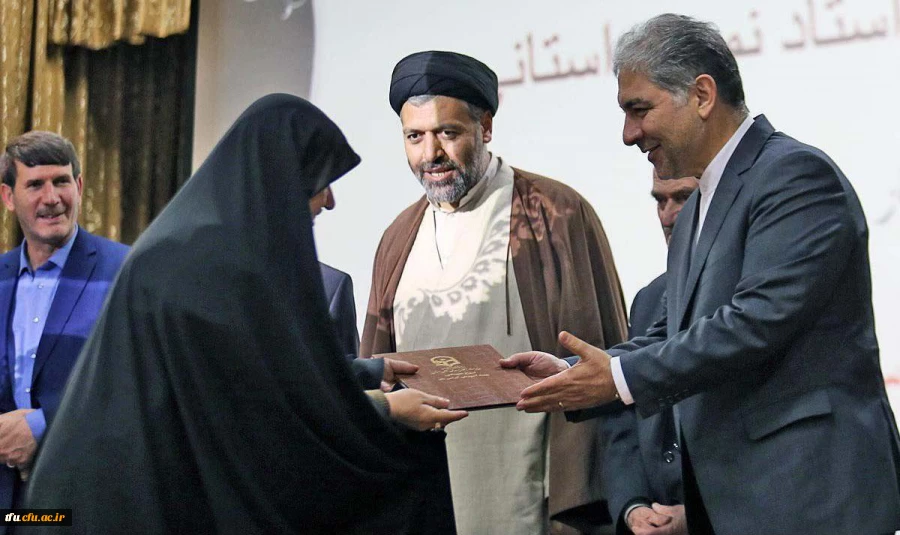 تجلیل از اساتید دانشگاه فرهنگیان آذربایجان شرقی در مراسم بزرگداشت روز معلم