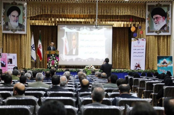 تجلیل از اساتید دانشگاه فرهنگیان آذربایجان شرقی در مراسم بزرگداشت روز معلم