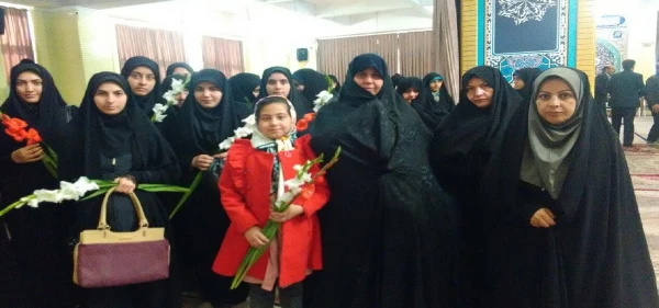 شرکت دانشجو معلمان پردیس فاطمه الزهرا(س) در آیین عطرافشانی و گلباران مزار 186 شهید معلم استان 2