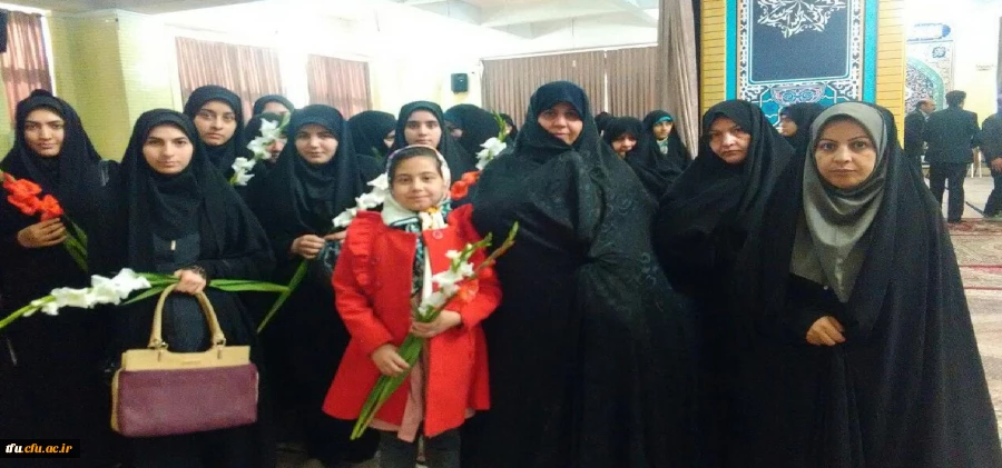 شرکت دانشجو معلمان پردیس فاطمه الزهرا(س) در آیین عطرافشانی و گلباران مزار 186 شهید معلم استان 2