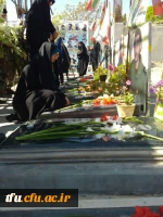 شرکت دانشجو معلمان پردیس فاطمه الزهرا(س) در آیین عطرافشانی و گلباران مزار 186 شهید معلم استان