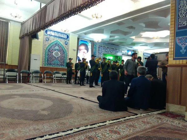 شرکت دانشجو معلمان پردیس فاطمه الزهرا(س) در آیین عطرافشانی و گلباران مزار 186 شهید معلم استان