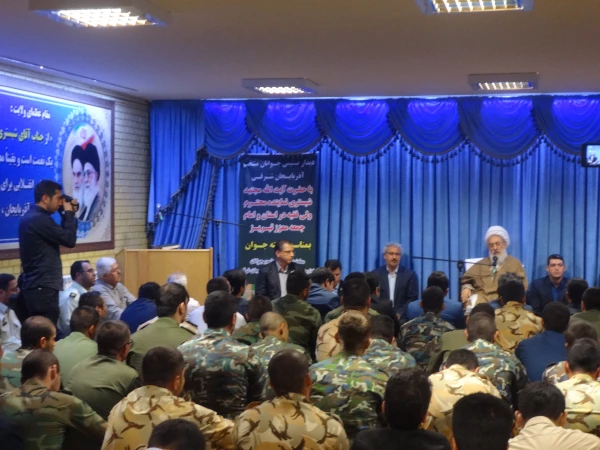 دیدار صمیمی جوانان و دانشجو معلمان پردیس فاطمه الزهرا(س) با آیت ا...شبستری