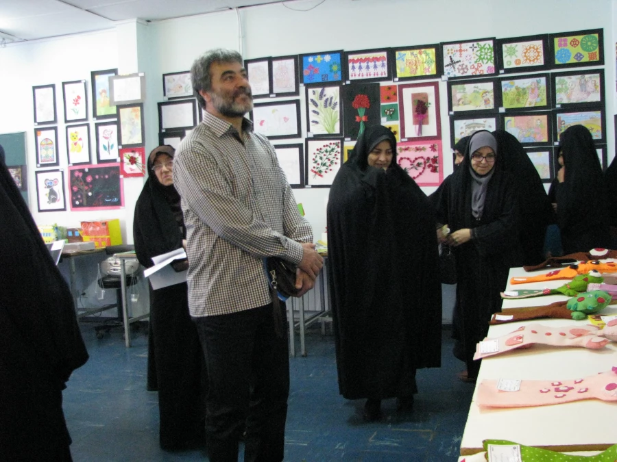 افتتاح نمایشگاه دست سازه های هنری و آموزشی دانشجو معلمان پردیس فاطمه الزهرا(س)