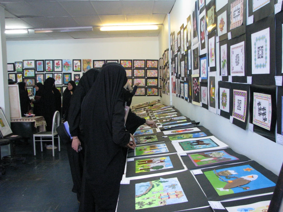 افتتاح نمایشگاه دست سازه های هنری و آموزشی دانشجو معلمان پردیس فاطمه الزهرا(س)