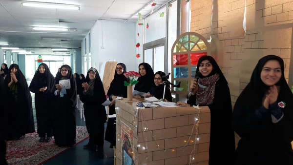 جشنواره شمعدانی و پخت وپز به مناسبت هفته خوابگاهها در پردیس فاطمه الزهرا(س) برگزار شد.