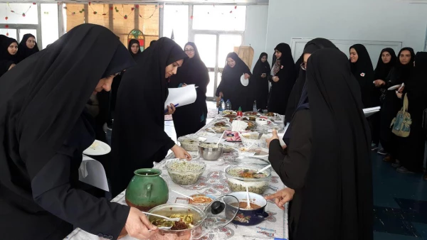 جشنواره شمعدانی و پخت وپز به مناسبت هفته خوابگاهها در پردیس فاطمه الزهرا(س) برگزار شد.