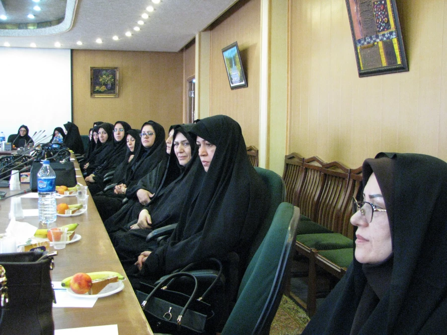 نشست صمیمی و تخصصی تحلیل عملکرد واحد کارورزی در پردیس فاطمه الزهرا(س) برگزار شد.